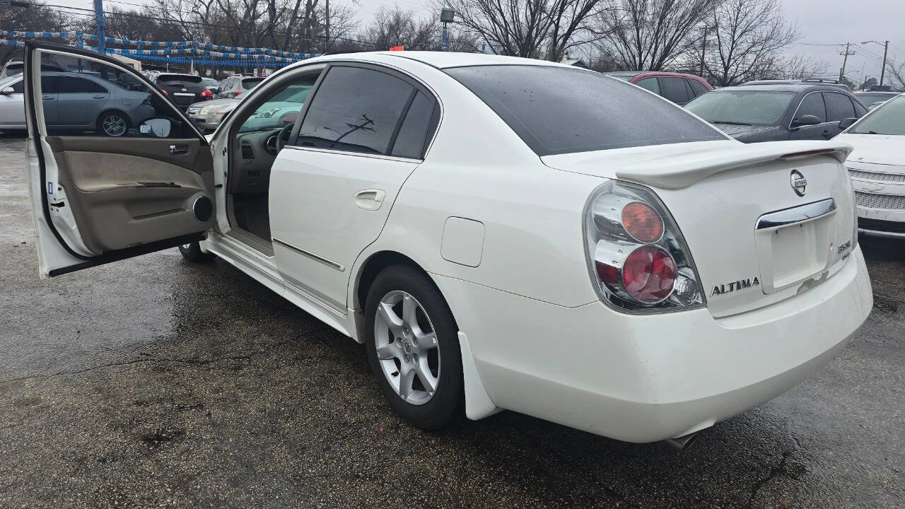 Used 2005 Nissan Altima 3.5 SL FWD image 10