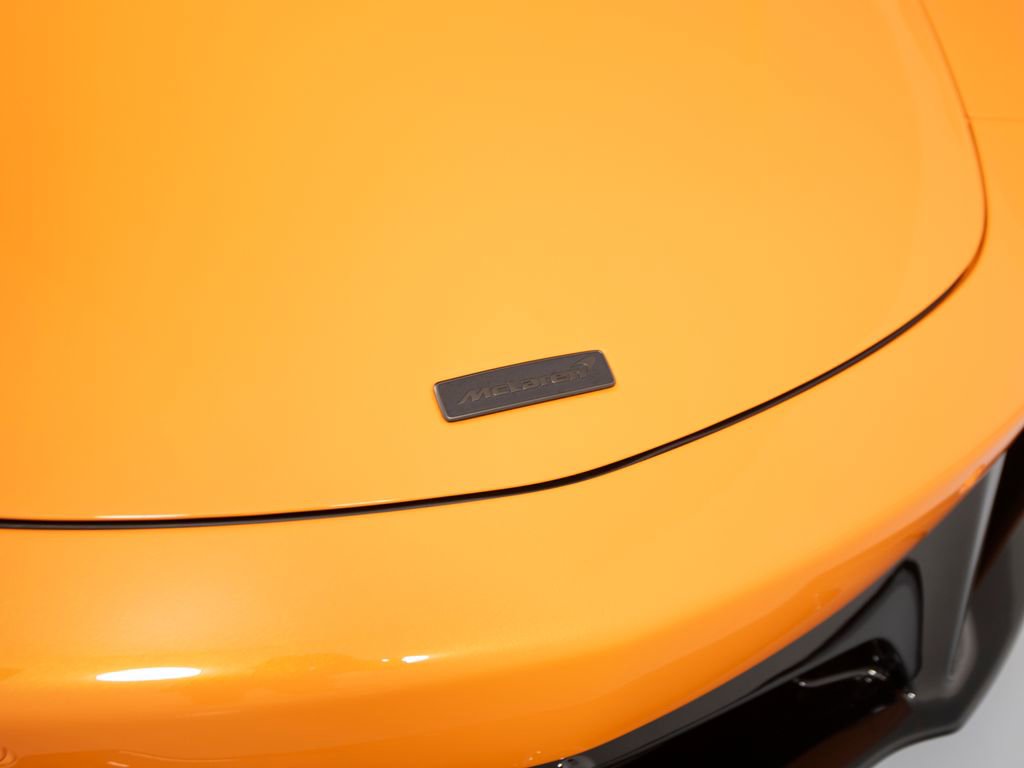 Used 2025 McLaren Artura Spider image 38