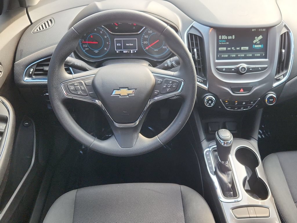 Used 2018 Chevrolet Cruze LT w/ Convenience Package FWD image 11