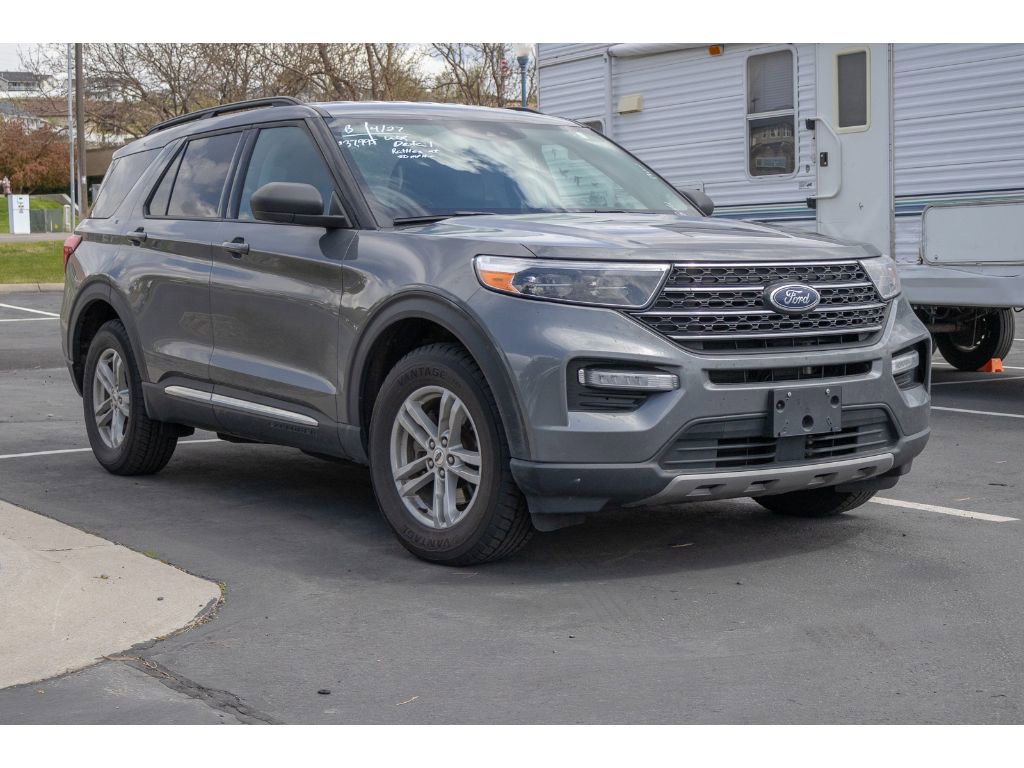 Used 2024 Ford Explorer XLT w/ Equipment Group 202A AWD/4WD image 3