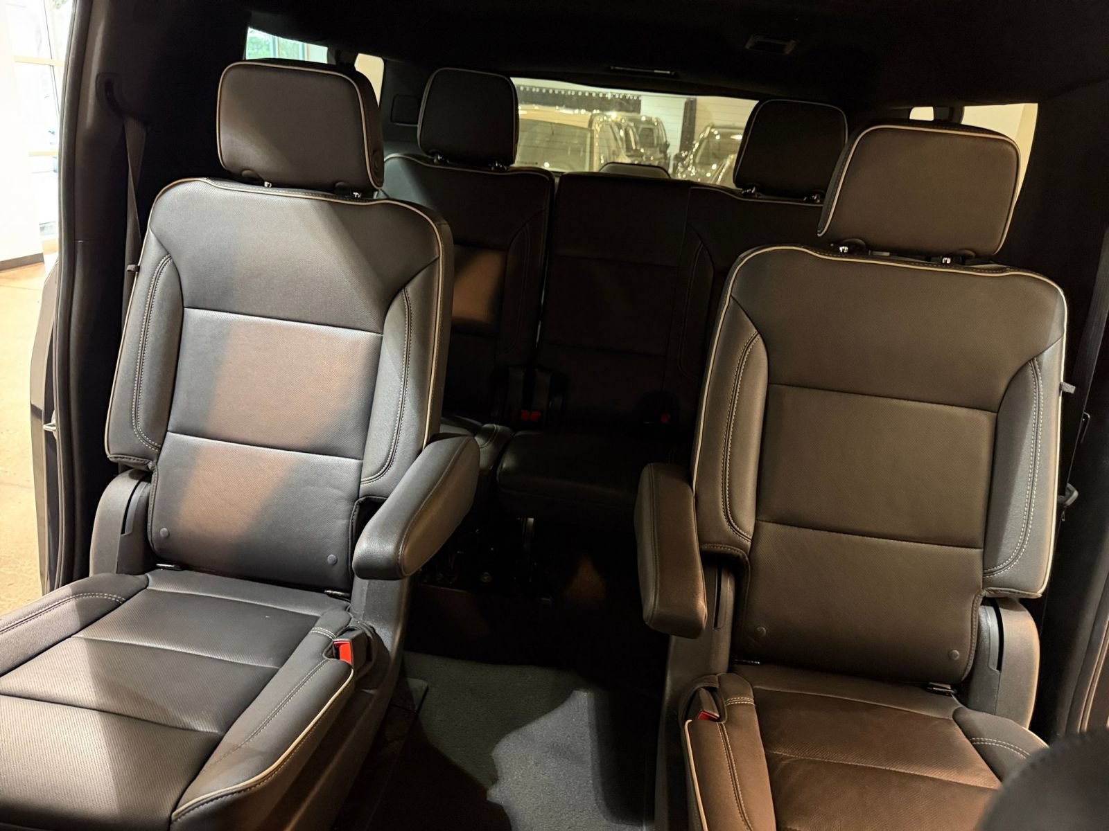 Used 2023 Chevrolet Suburban Premier AWD/4WD image 39