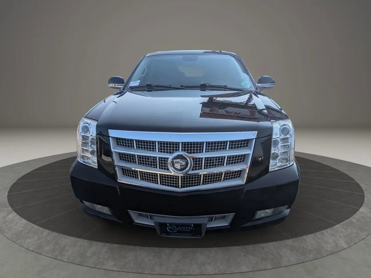 Used 2011 Cadillac Escalade Platinum image 6