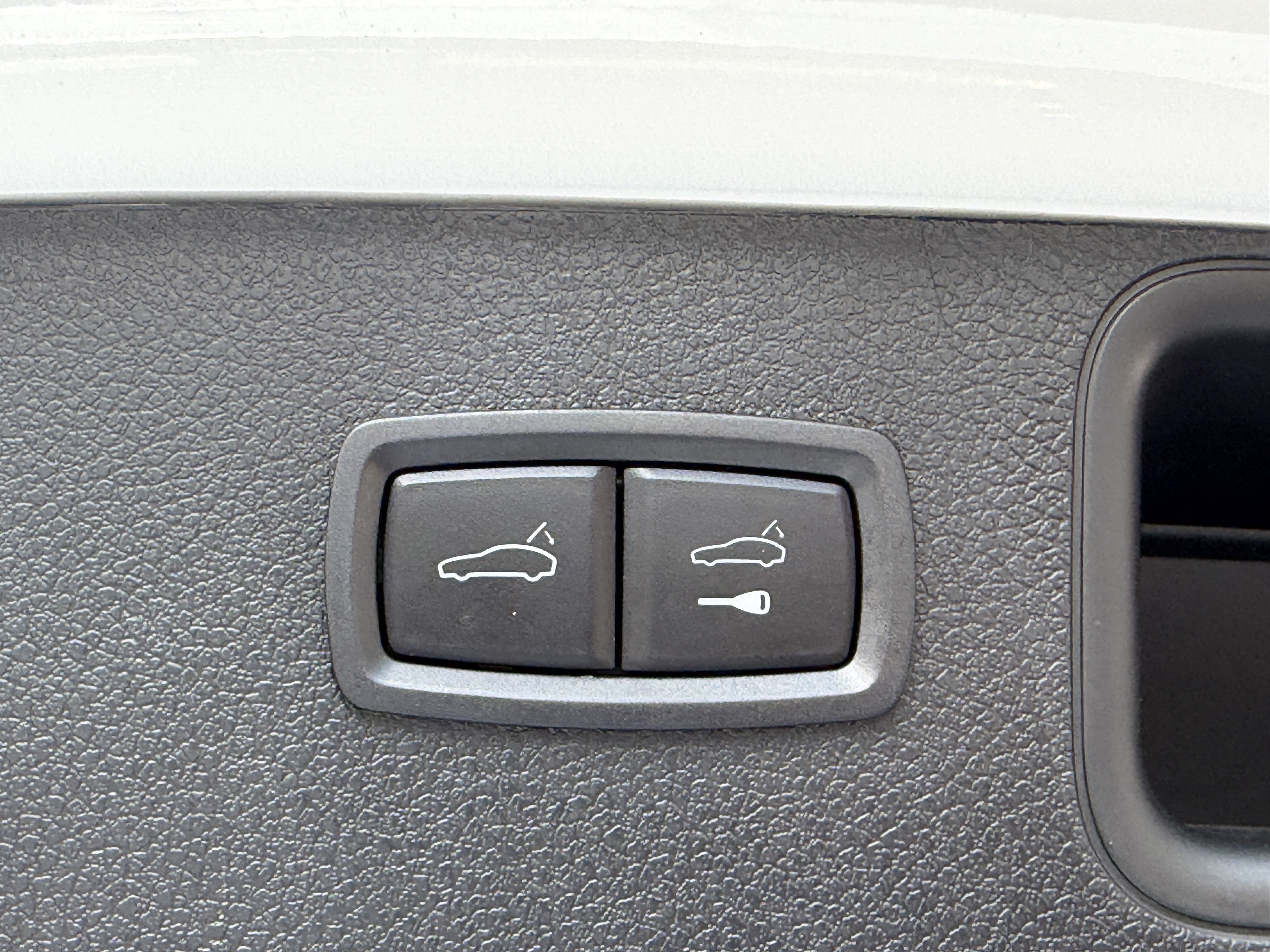 Certified 2024 Porsche Macan AWD/4WD image 14