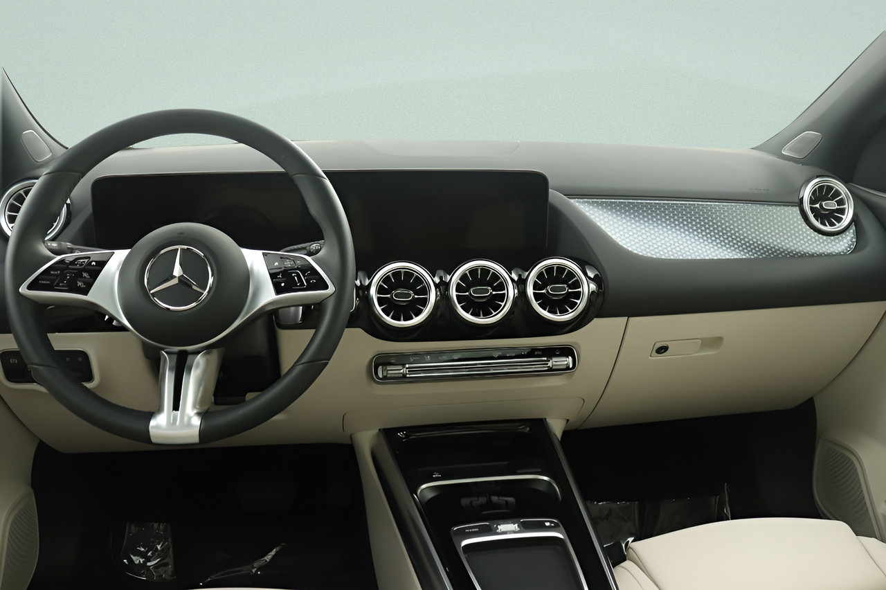 Used 2025 Mercedes-Benz GLA 250 image 7