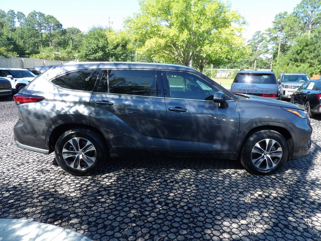 Used 2021 Toyota Highlander XLE FWD image 5