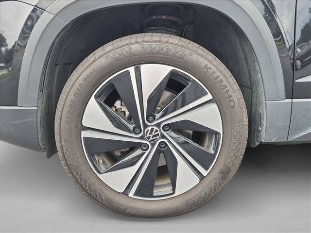 Used 2025 Volkswagen Taos SE AWD/4WD image 23