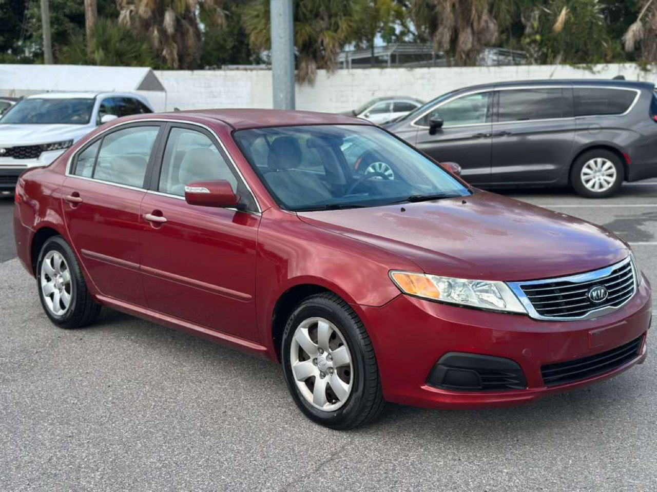 Used 2010 Kia Optima LX image 2