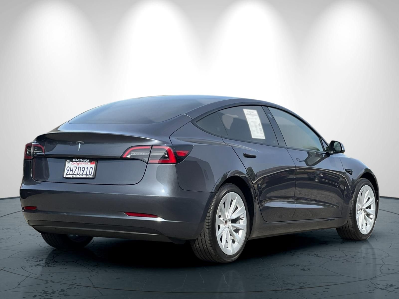 Used 2023 Tesla Model 3 Standard Range image 4