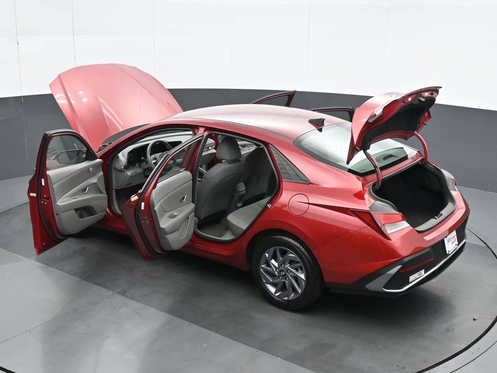 Used 2024 Hyundai Elantra SEL FWD image 38