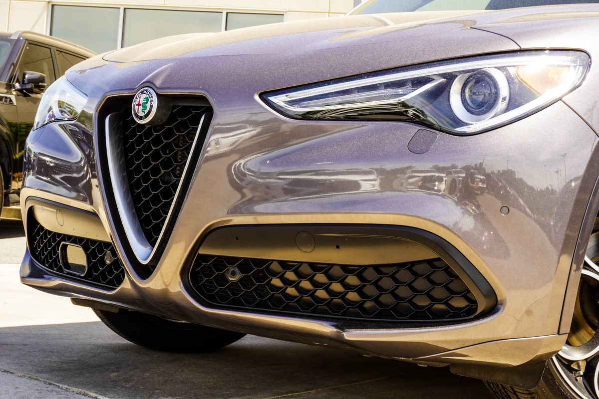 Used 2023 Alfa Romeo Stelvio Ti AWD/4WD image 2