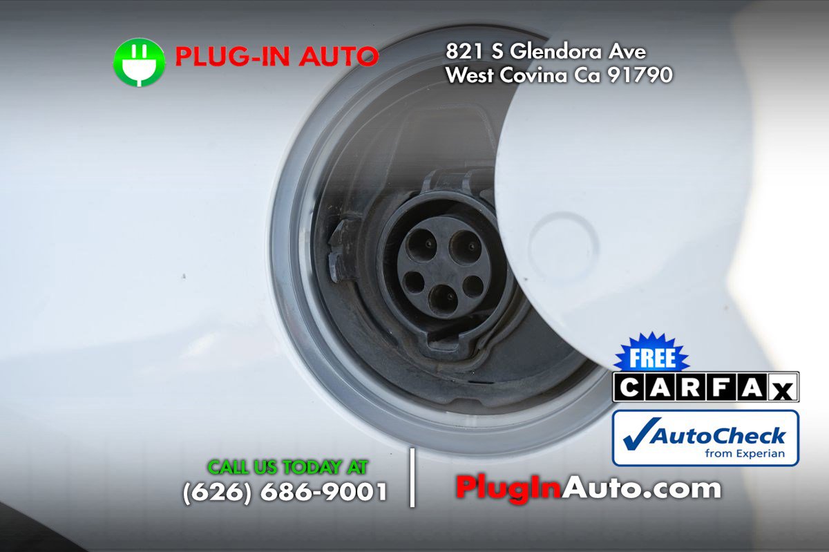 Used 2018 Ford Fusion Energi Titanium image 12