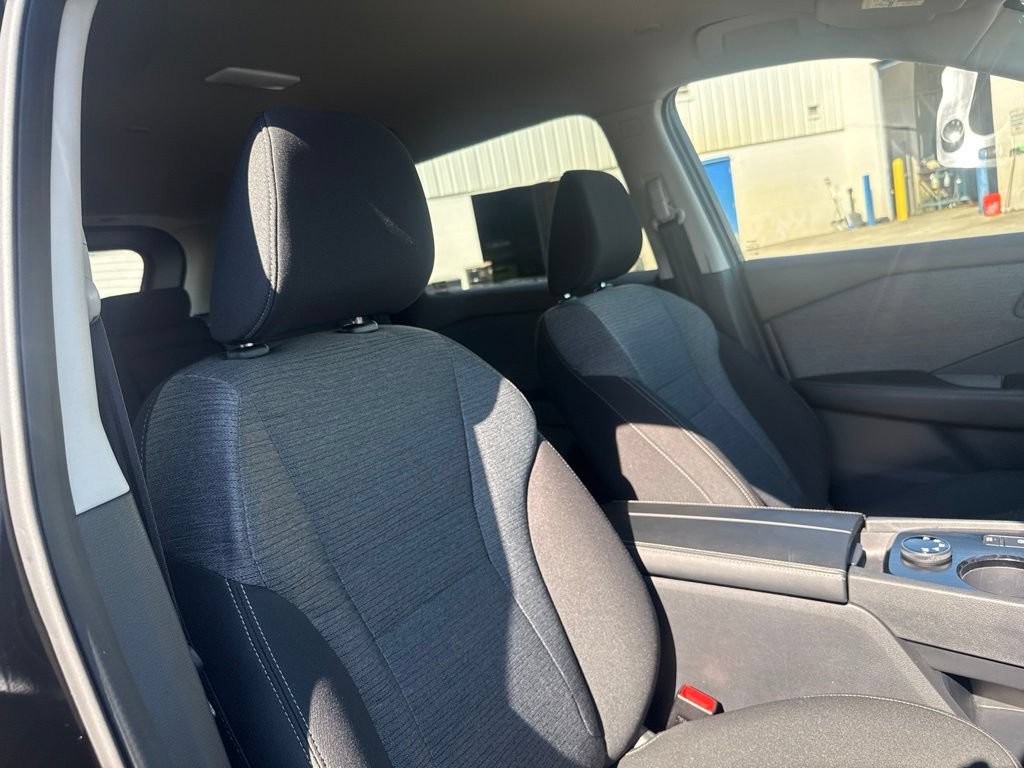 Used 2023 Nissan Rogue SV AWD/4WD image 32