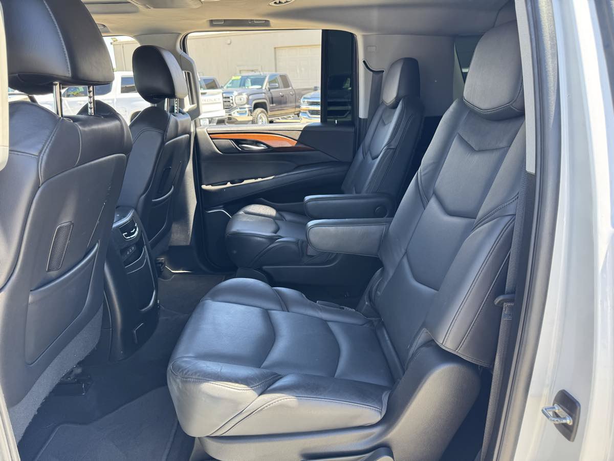 Used 2018 Cadillac Escalade ESV Premium Luxury AWD/4WD image 22
