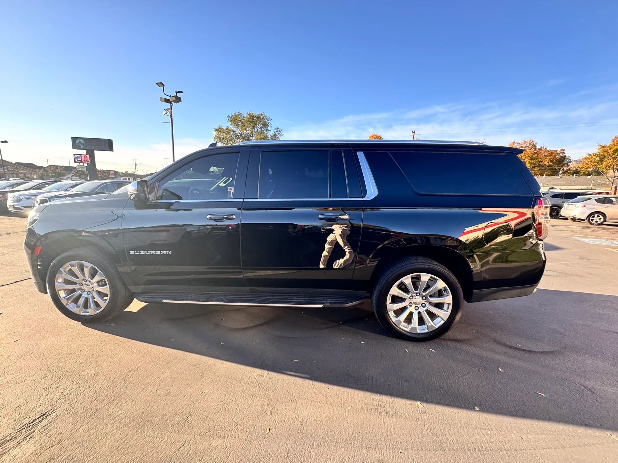 Used 2021 Chevrolet Suburban Premier w/ Premium Package image 7