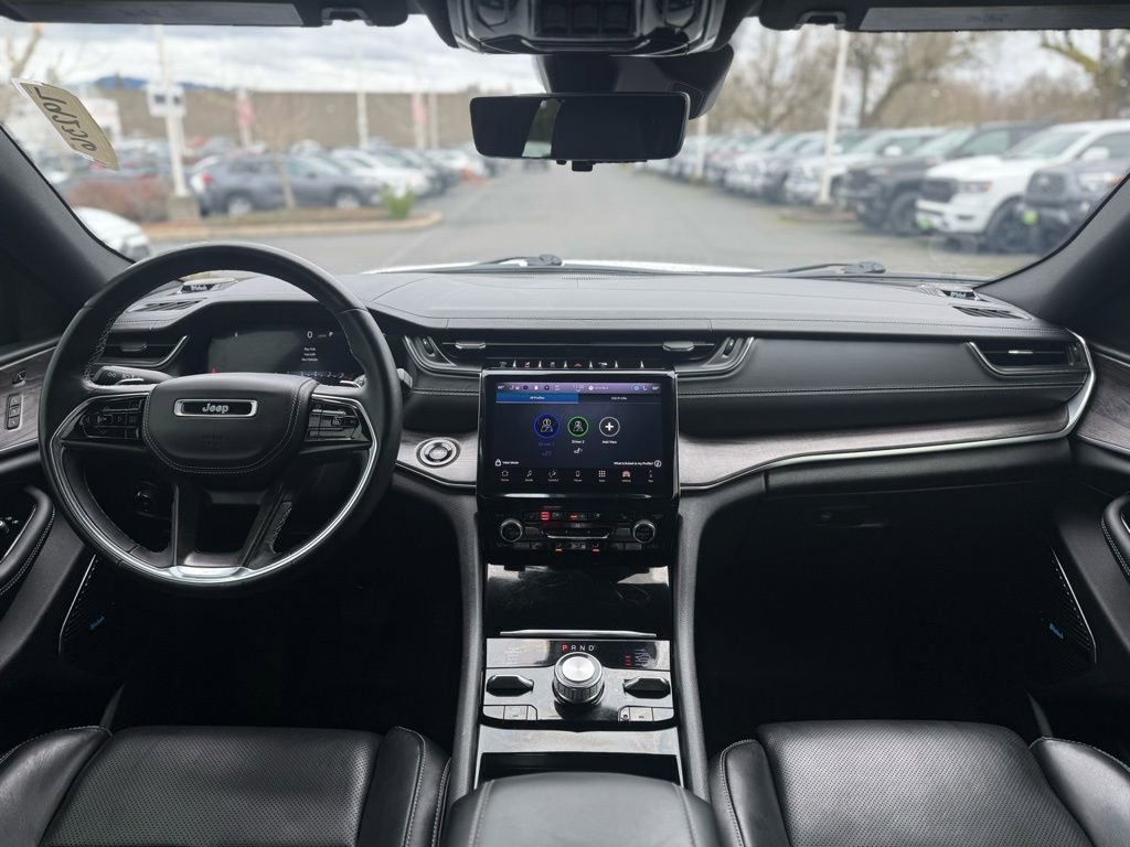 Used 2022 Jeep Grand Cherokee Overland w/ Luxury Tech Group IV image 23