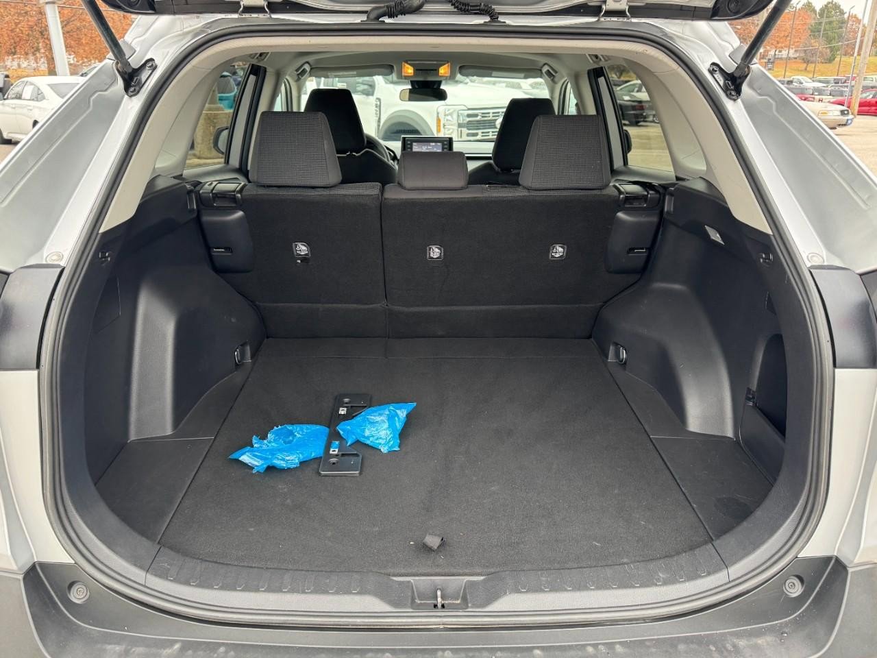 Used 2021 Toyota RAV4 LE image 6