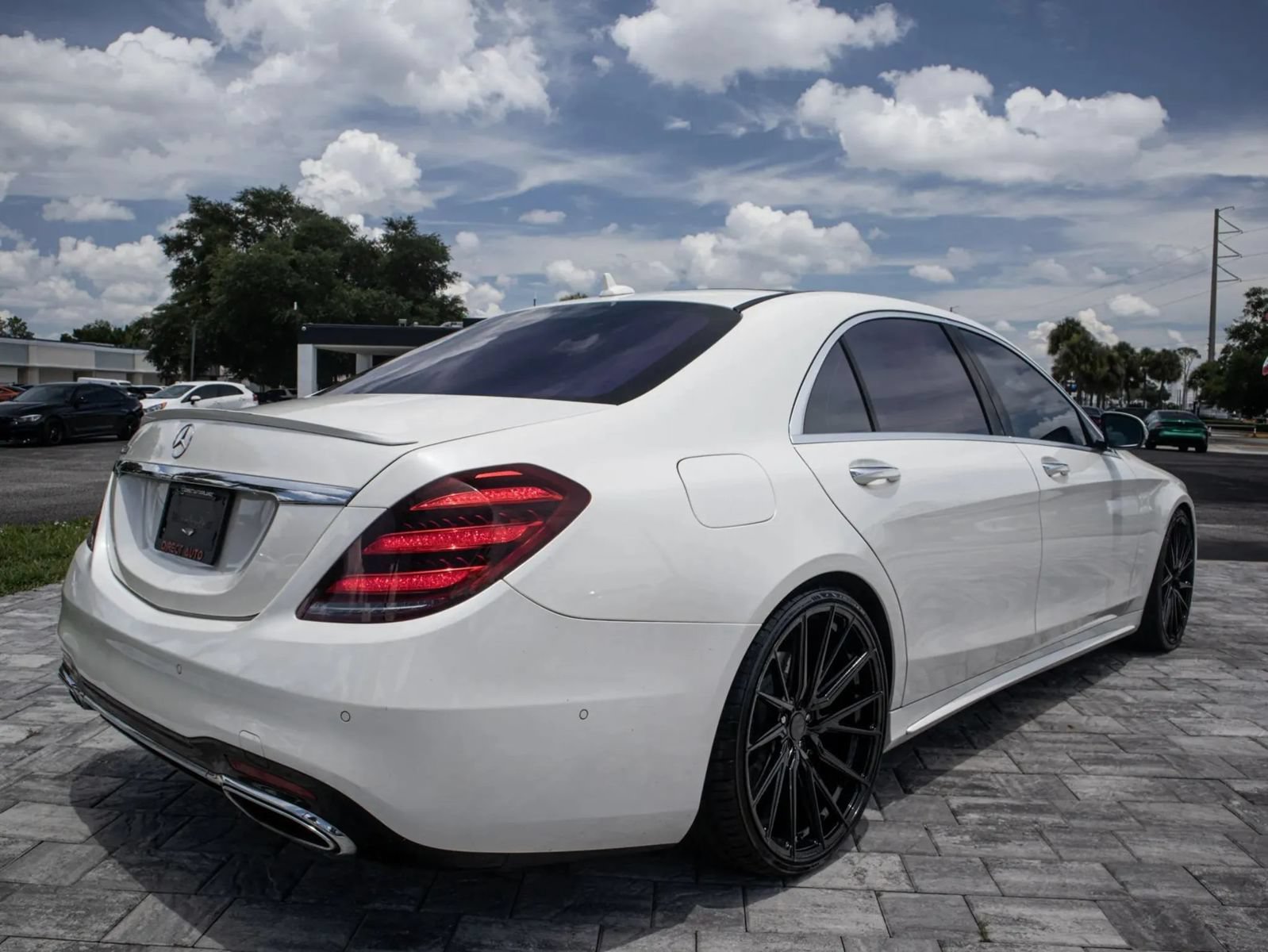 Used 2019 Mercedes-Benz S 560 Sedan w/ AMG Line Exterior image 8