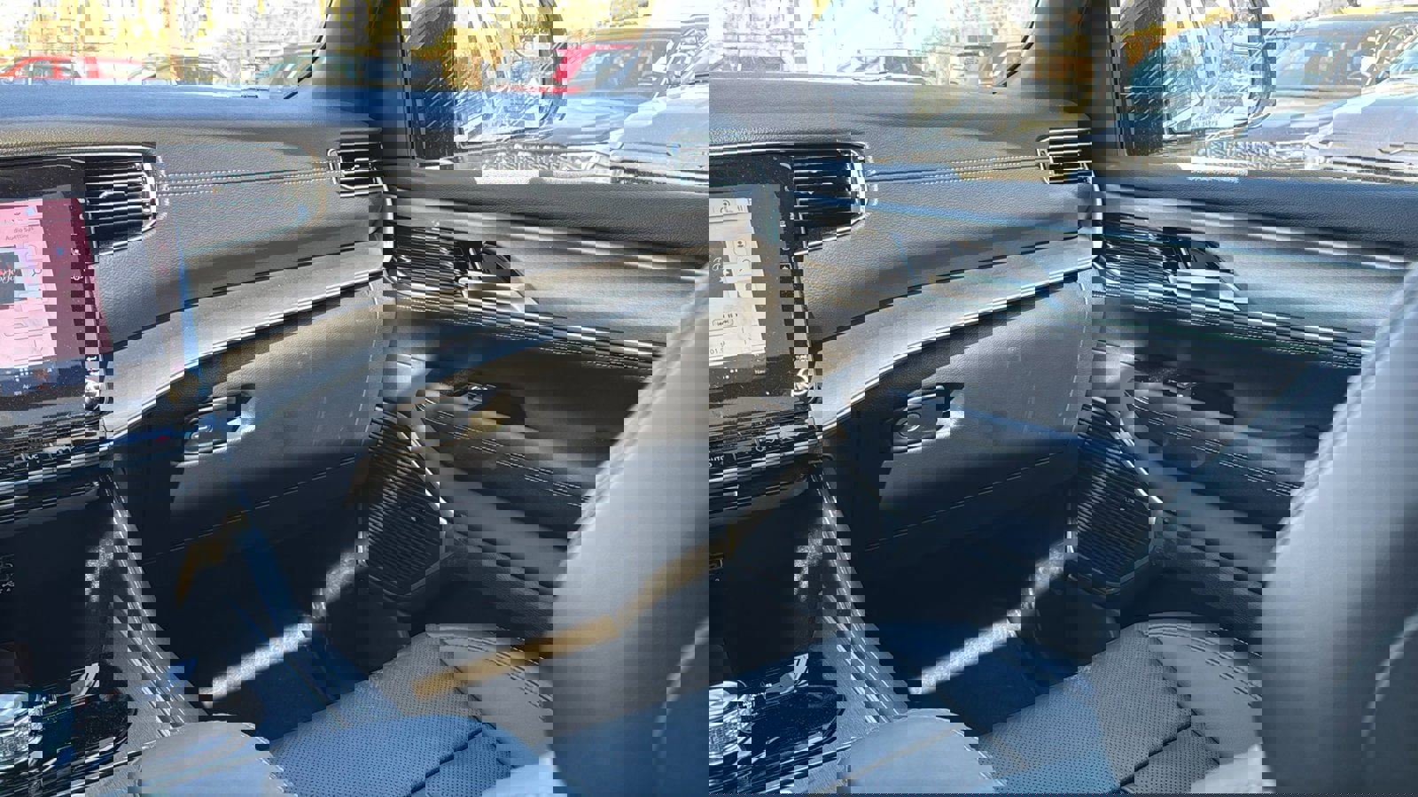 Used 2025 Jeep Wagoneer 4WD w/ Premium Group I image 19