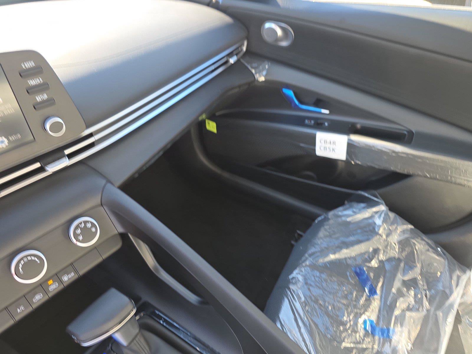 New 2026 Hyundai Elantra SE FWD image 19
