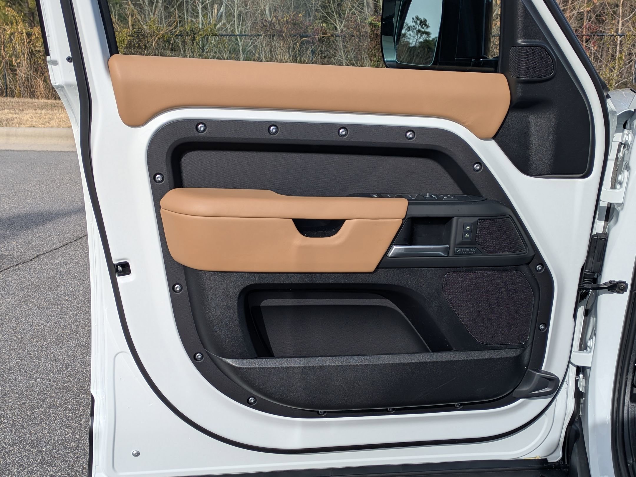 New 2026 Land Rover Defender 110 X-Dynamic SE image 21