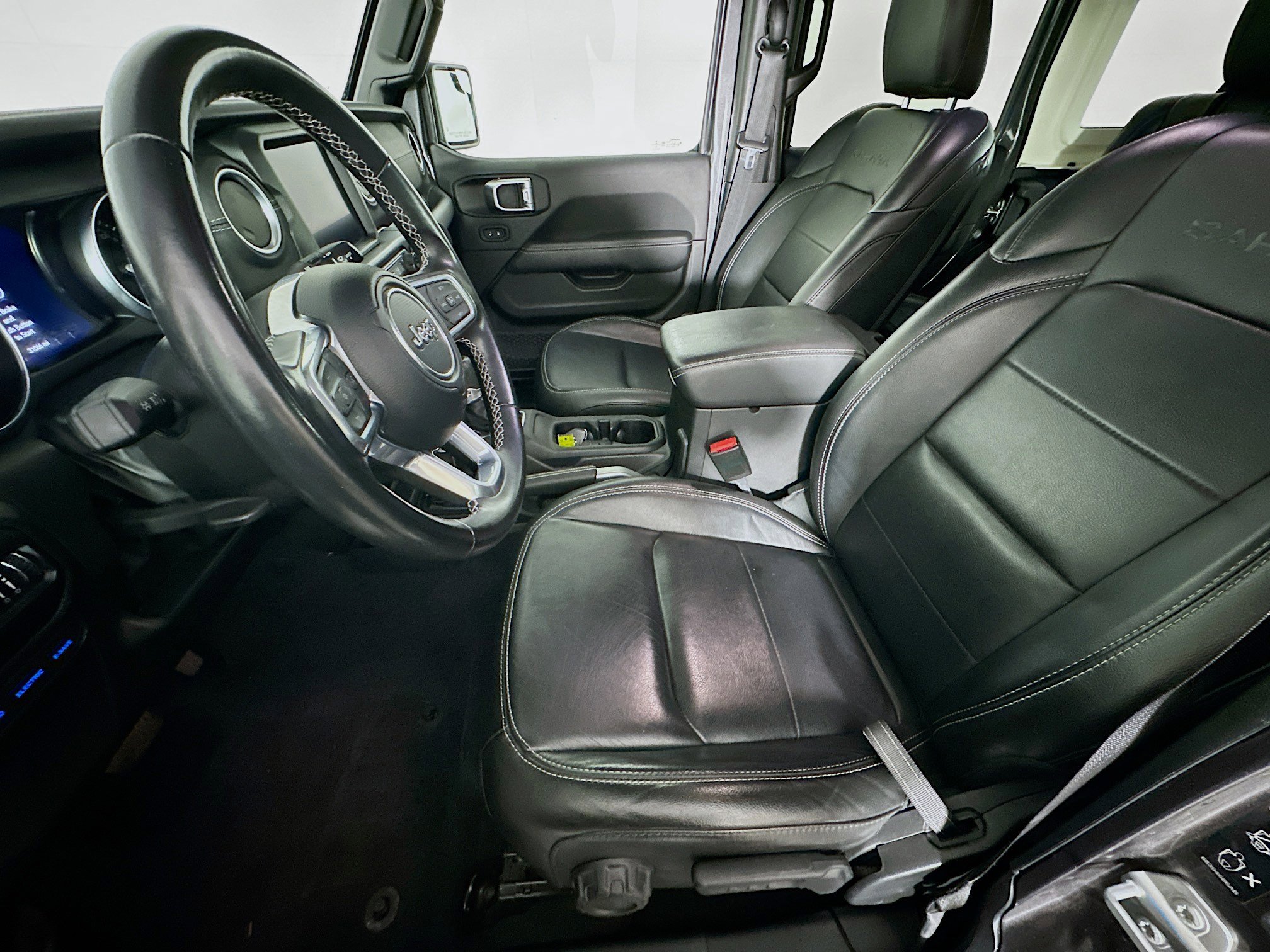 Used 2022 Jeep Wrangler Sahara image 13