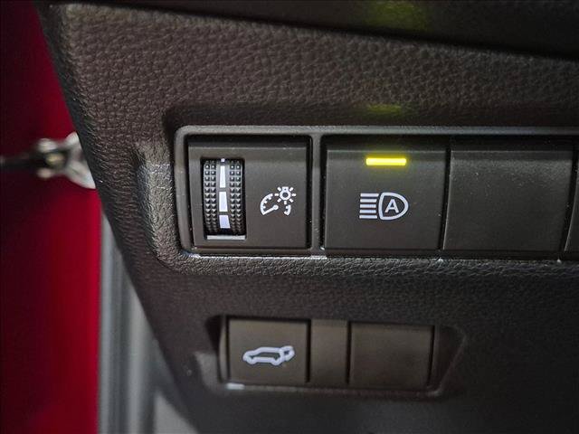Used 2023 Toyota Corolla Cross XLE w/ Convenience Package FWD image 19