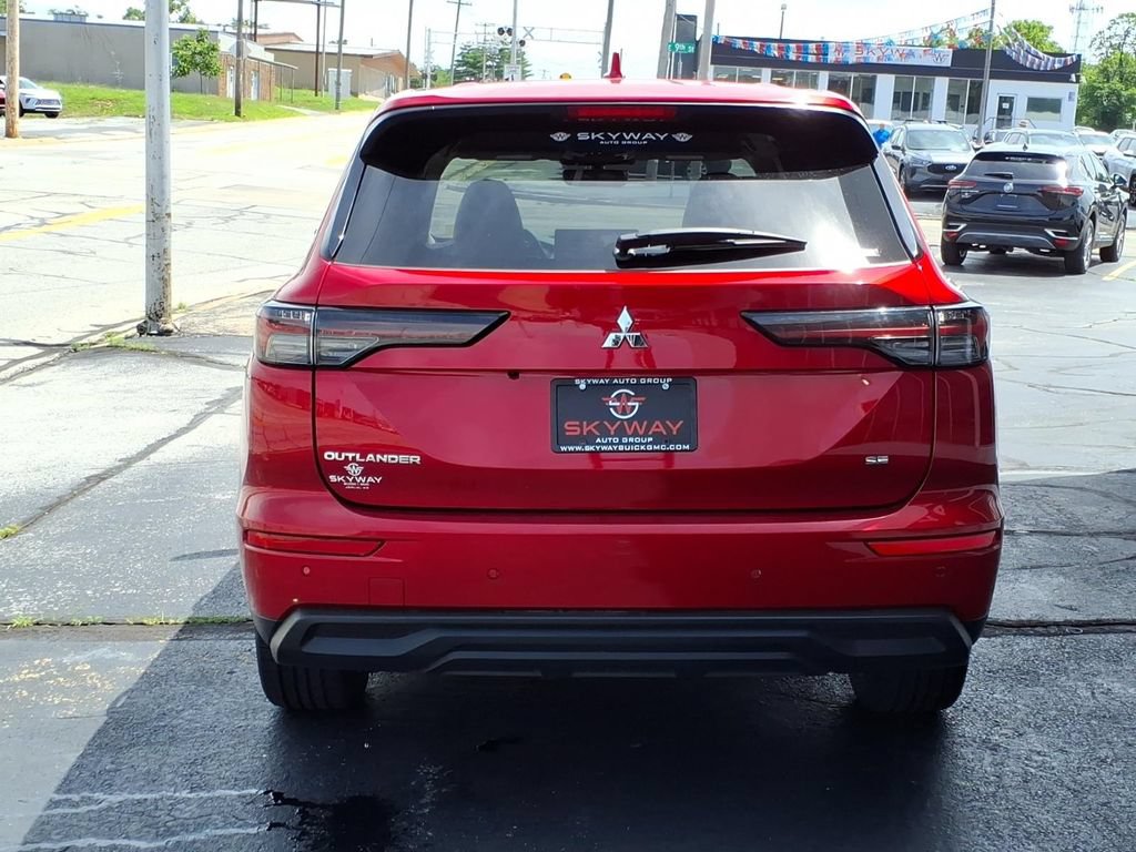 Used 2025 Mitsubishi Outlander SE AWD/4WD image 5