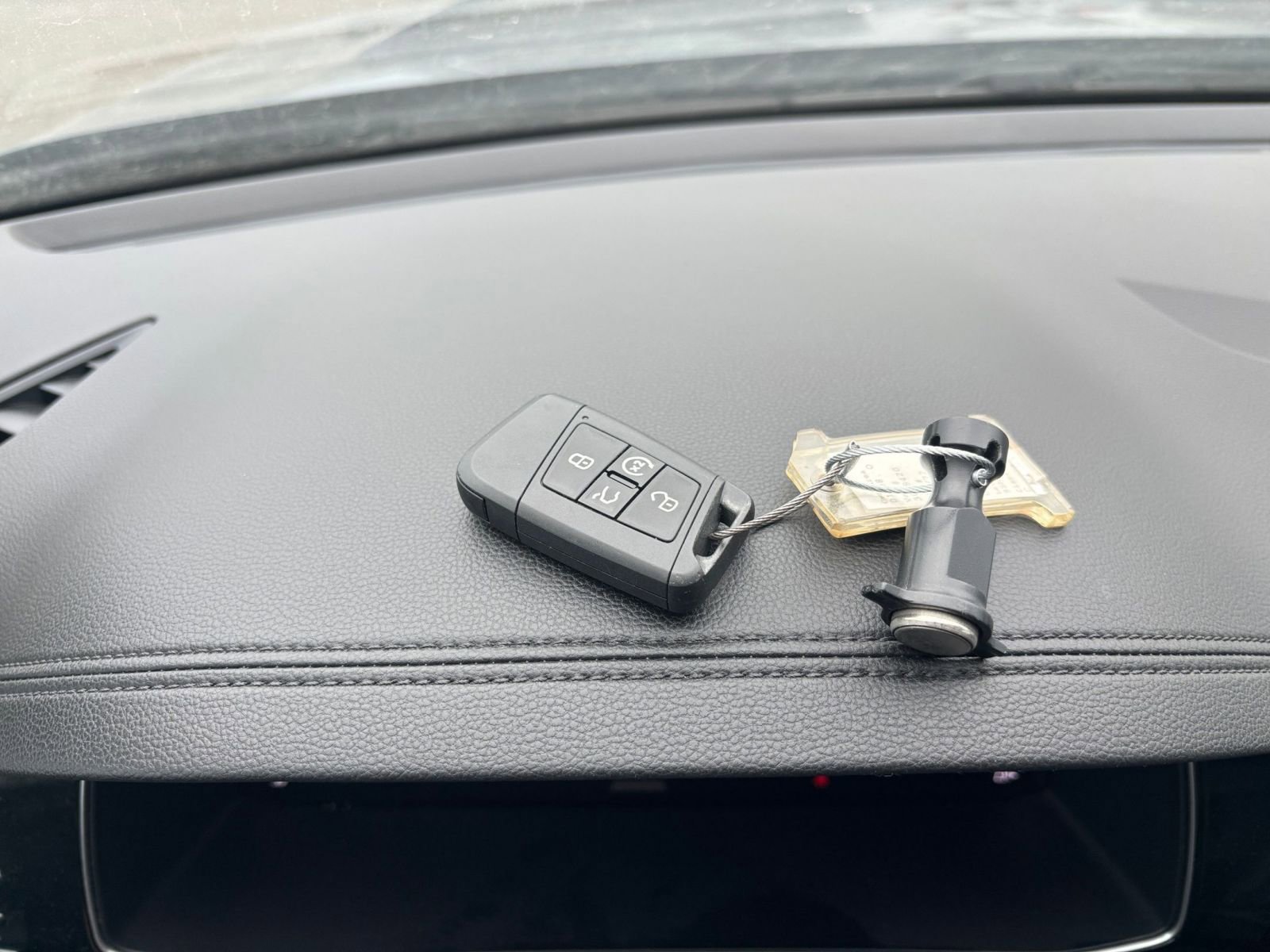 Used 2025 Volkswagen Jetta SE image 18