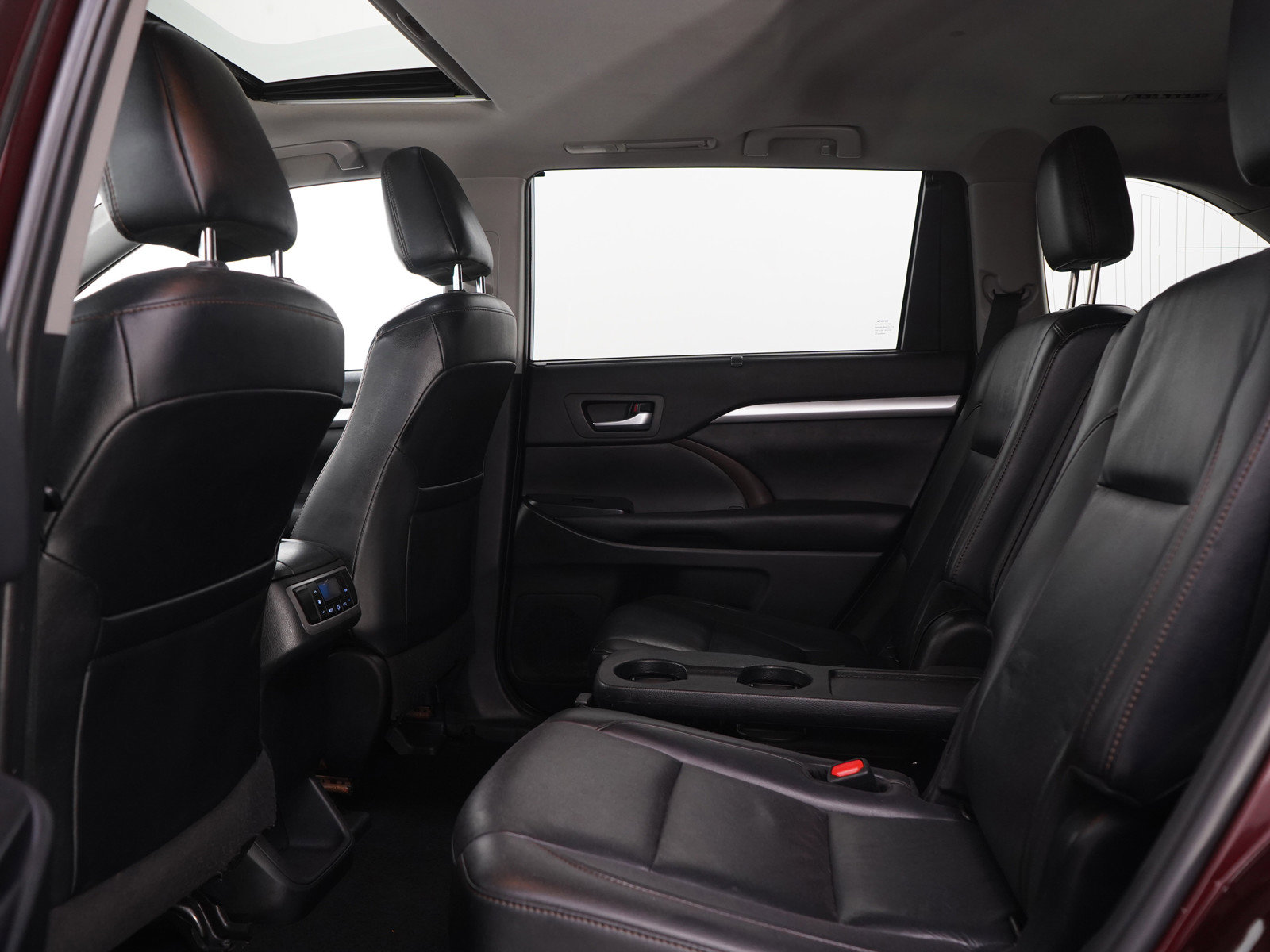 Used 2019 Toyota Highlander XLE AWD/4WD image 19