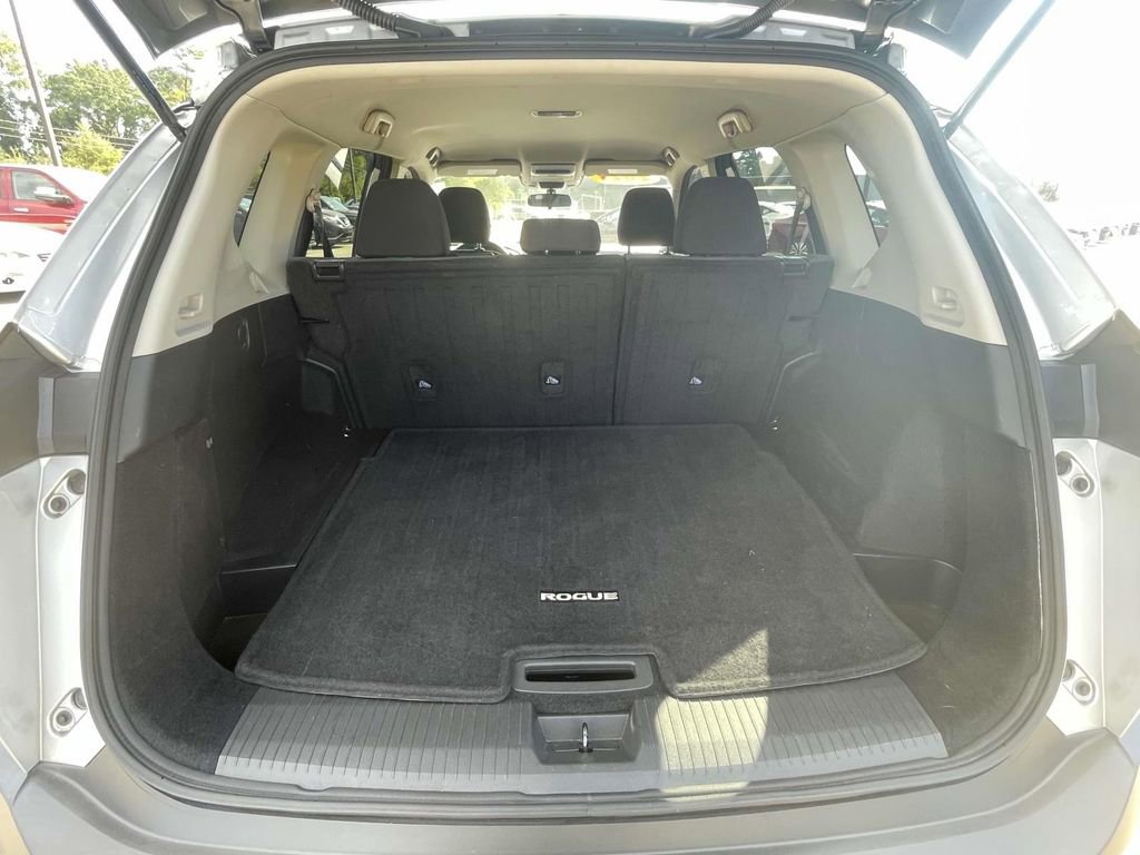 Used 2021 Nissan Rogue SV image 10