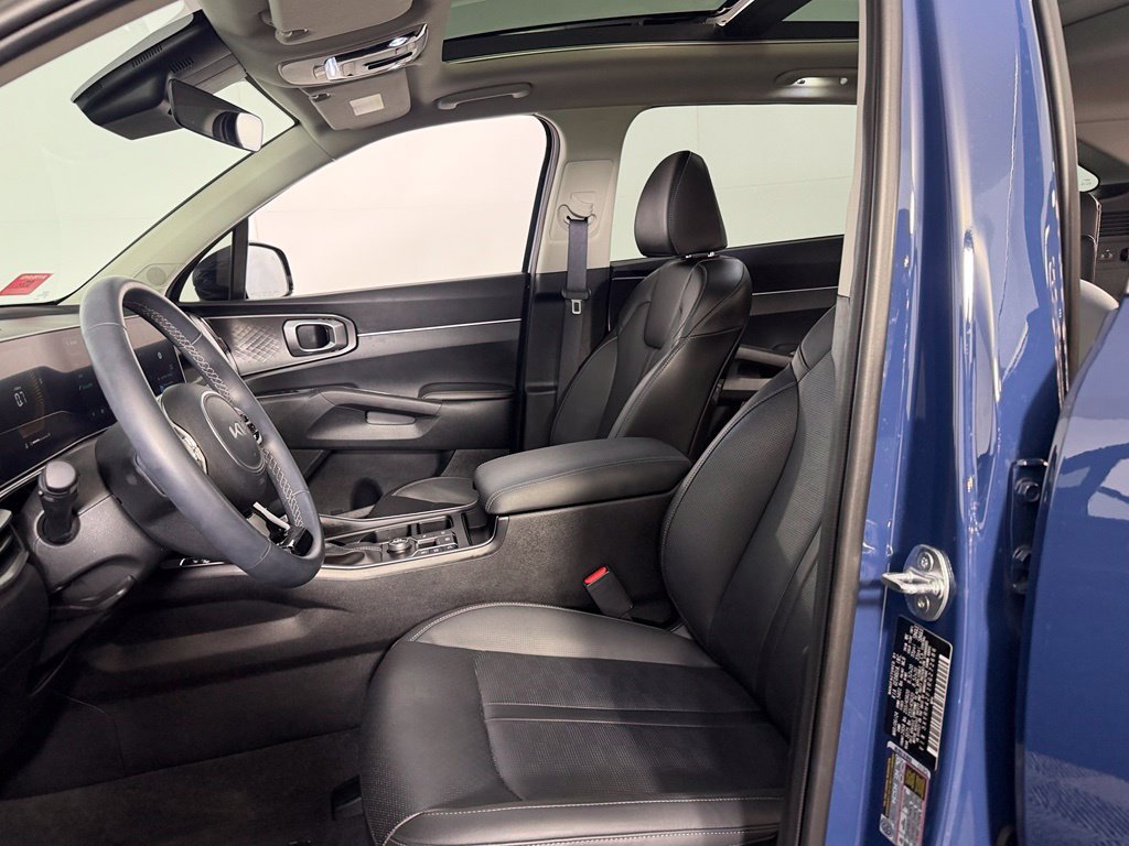 Used 2024 Kia Sorento EX w/ Panoramic Sunroof Package FWD image 17