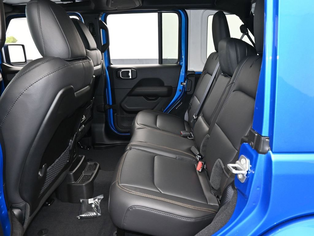 Used 2025 Jeep Wrangler Unlimited Sahara AWD/4WD image 30