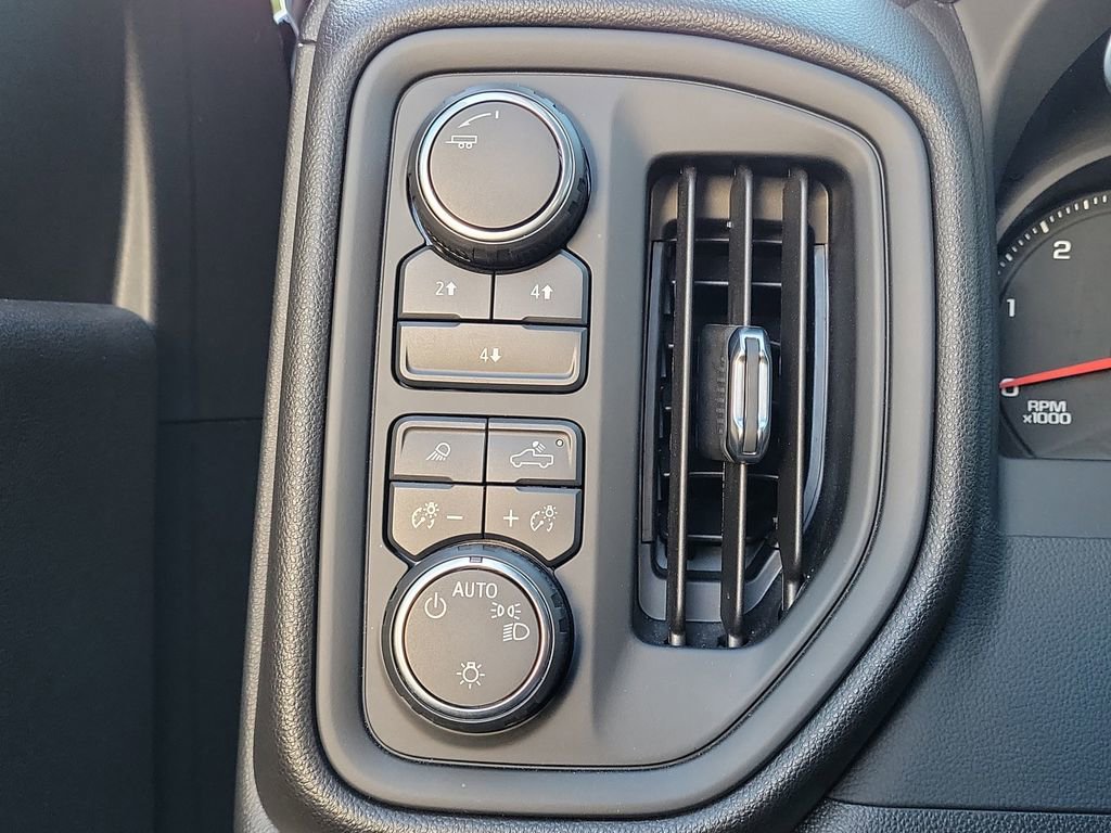 Used 2025 Chevrolet Silverado 2500 Custom w/ Custom Value Package image 22