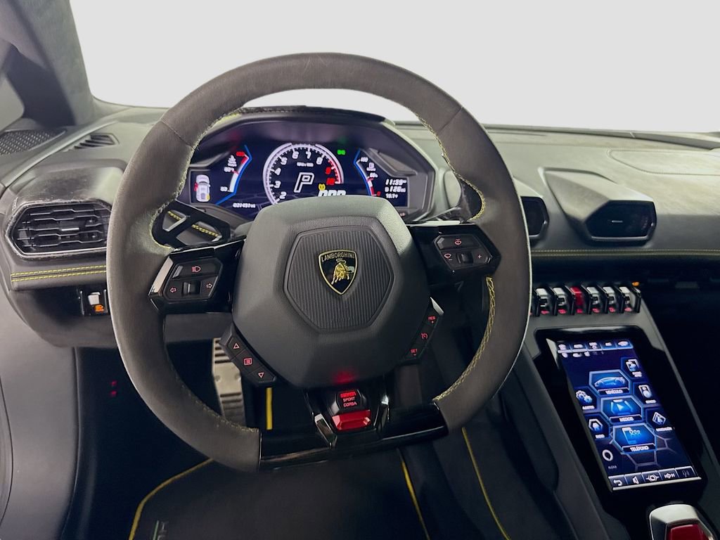 Used 2020 Lamborghini Huracan EVO image 23