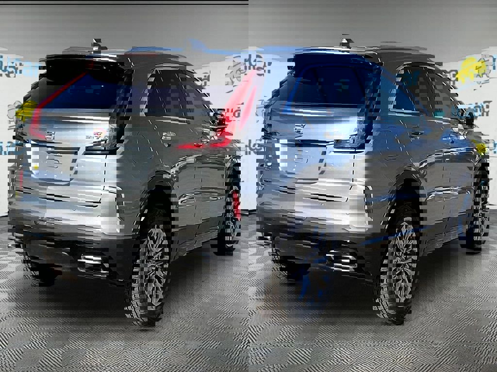 Used 2025 Cadillac XT4 Premium Luxury image 6