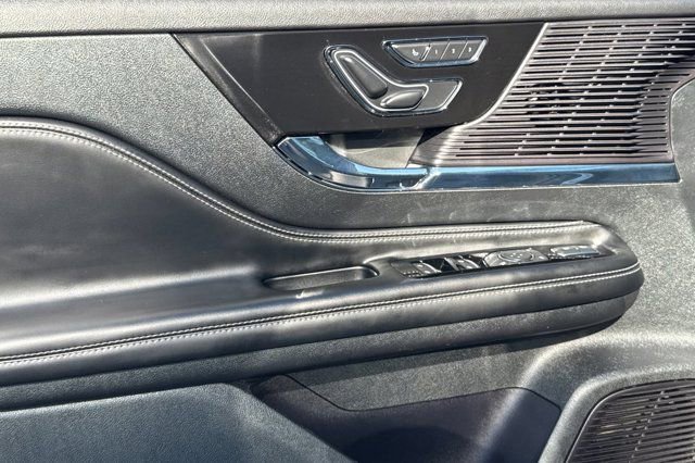 Used 2022 Lincoln Corsair Reserve image 12