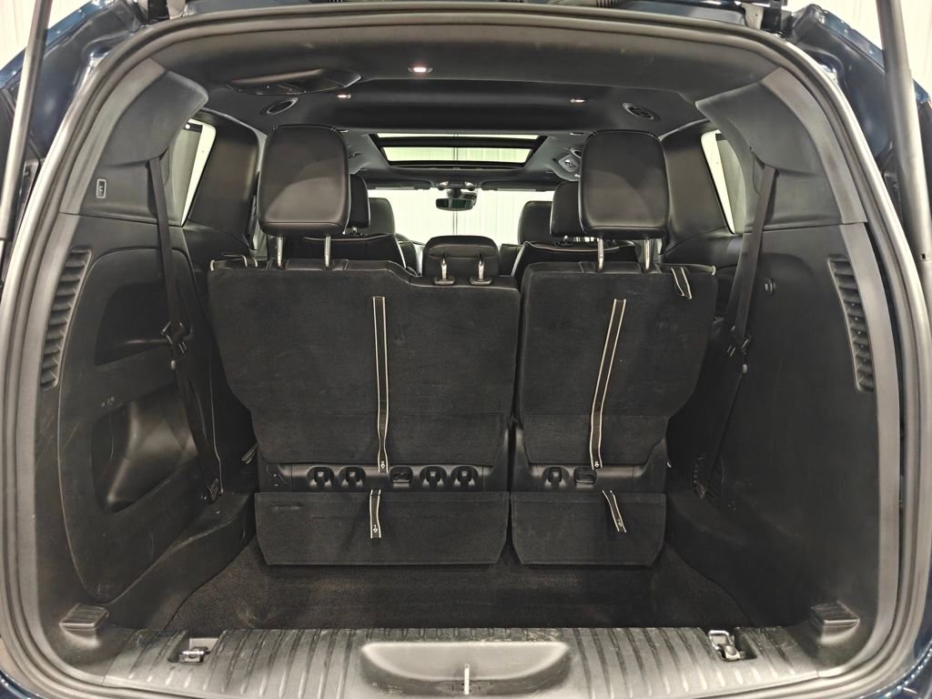 Used 2025 Chrysler Pacifica Limited image 36