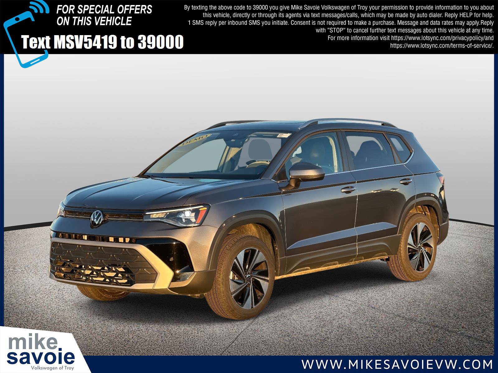 Used 2025 Volkswagen Taos SE w/ Panoramic Sunroof Package