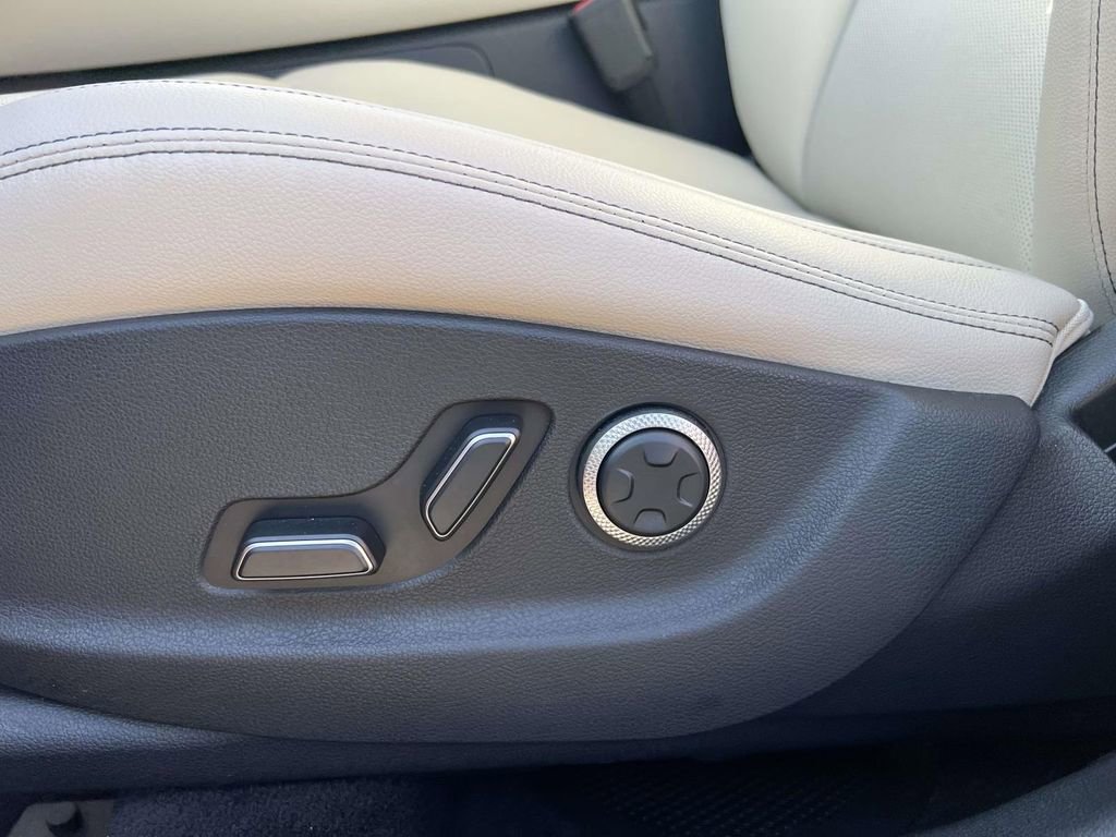 Certified 2026 Genesis GV70 2.5T image 17