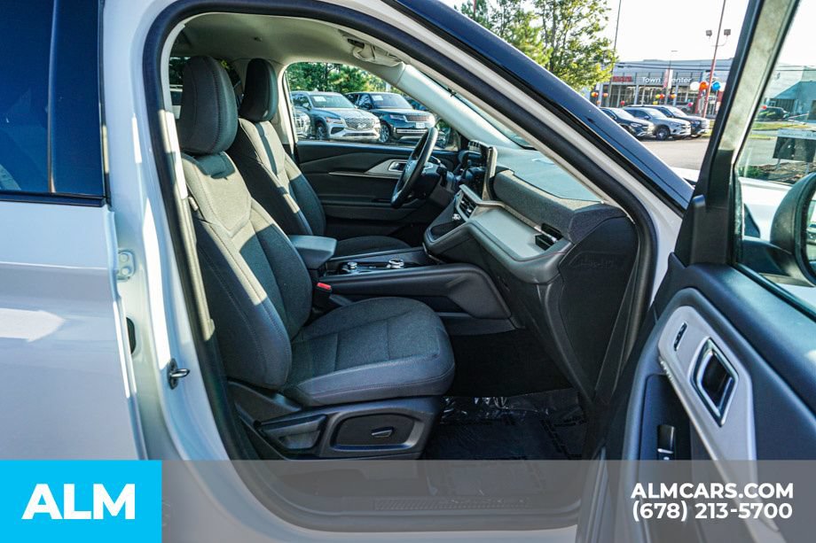 Used 2025 Ford Explorer Active RWD image 24