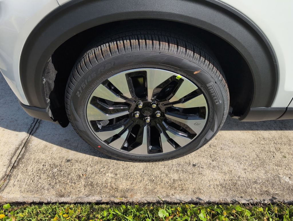 New 2026 Ford Explorer Platinum w/ LUX Leather Package image 19