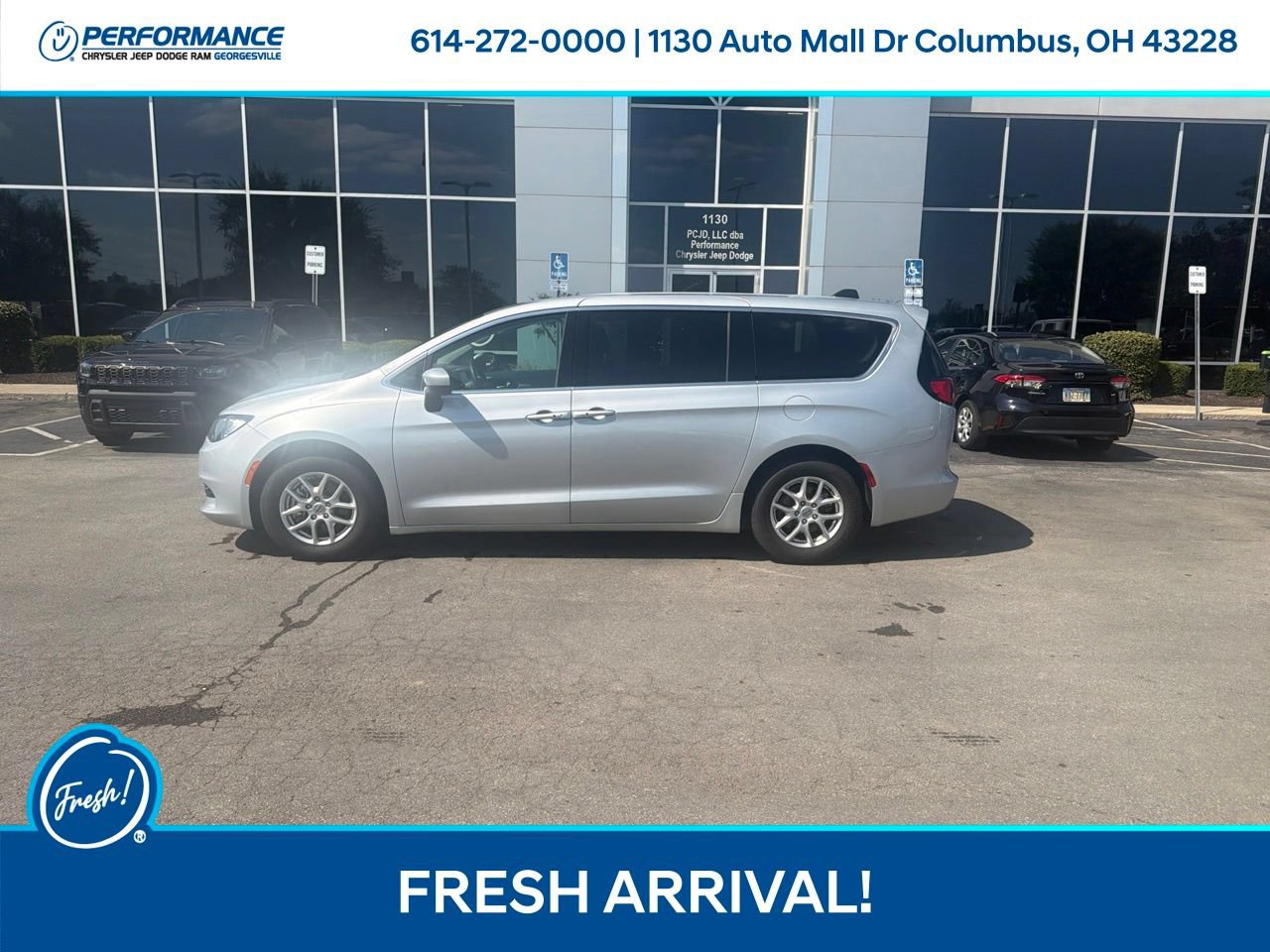 Used 2023 Chrysler Voyager LX FWD image 7