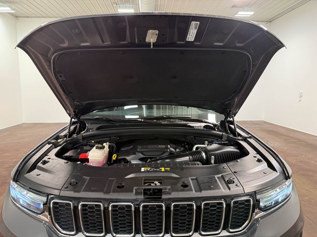 Used 2024 Jeep Grand Cherokee L Overland w/ Trailer Tow Package image 89