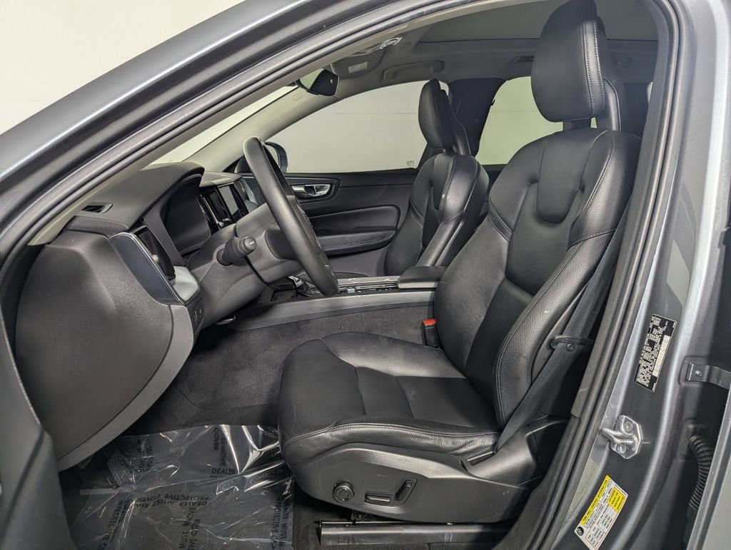 Used 2018 Volvo XC60 T6 Momentum w/ Convenience Package image 12