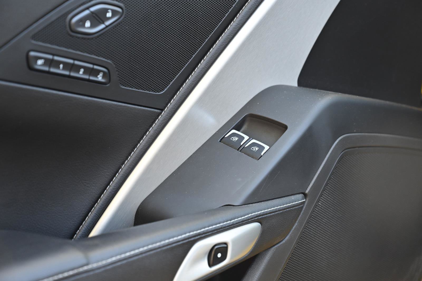 Used 2014 Chevrolet Corvette Stingray Convertible w/ 2LT Preferred Equipment Group image 28