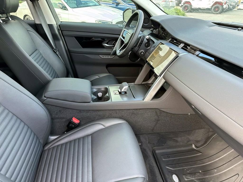 Used 2025 Land Rover Discovery Sport S image 10