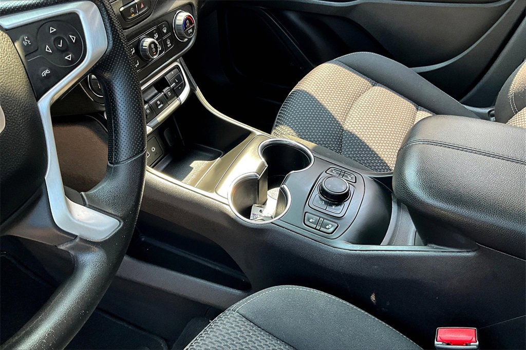 Used 2023 GMC Terrain SLE image 18