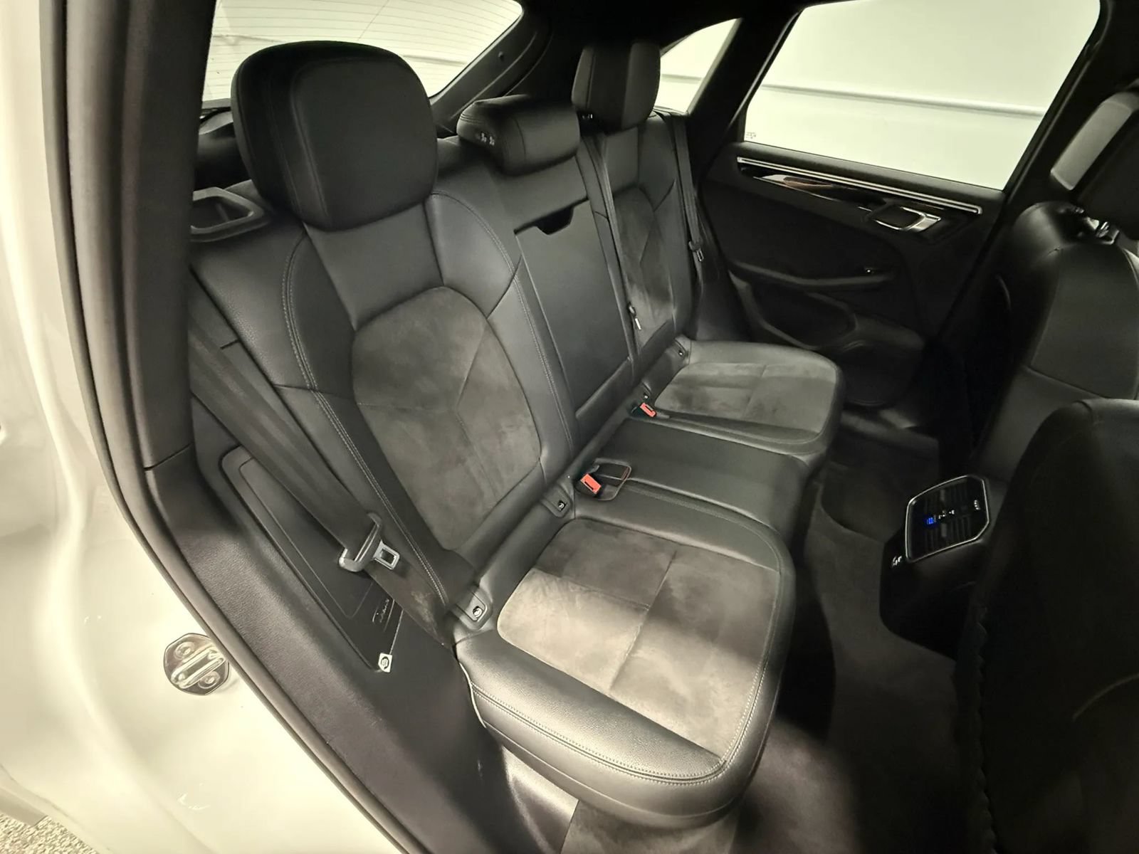 Used 2020 Porsche Macan AWD/4WD image 53