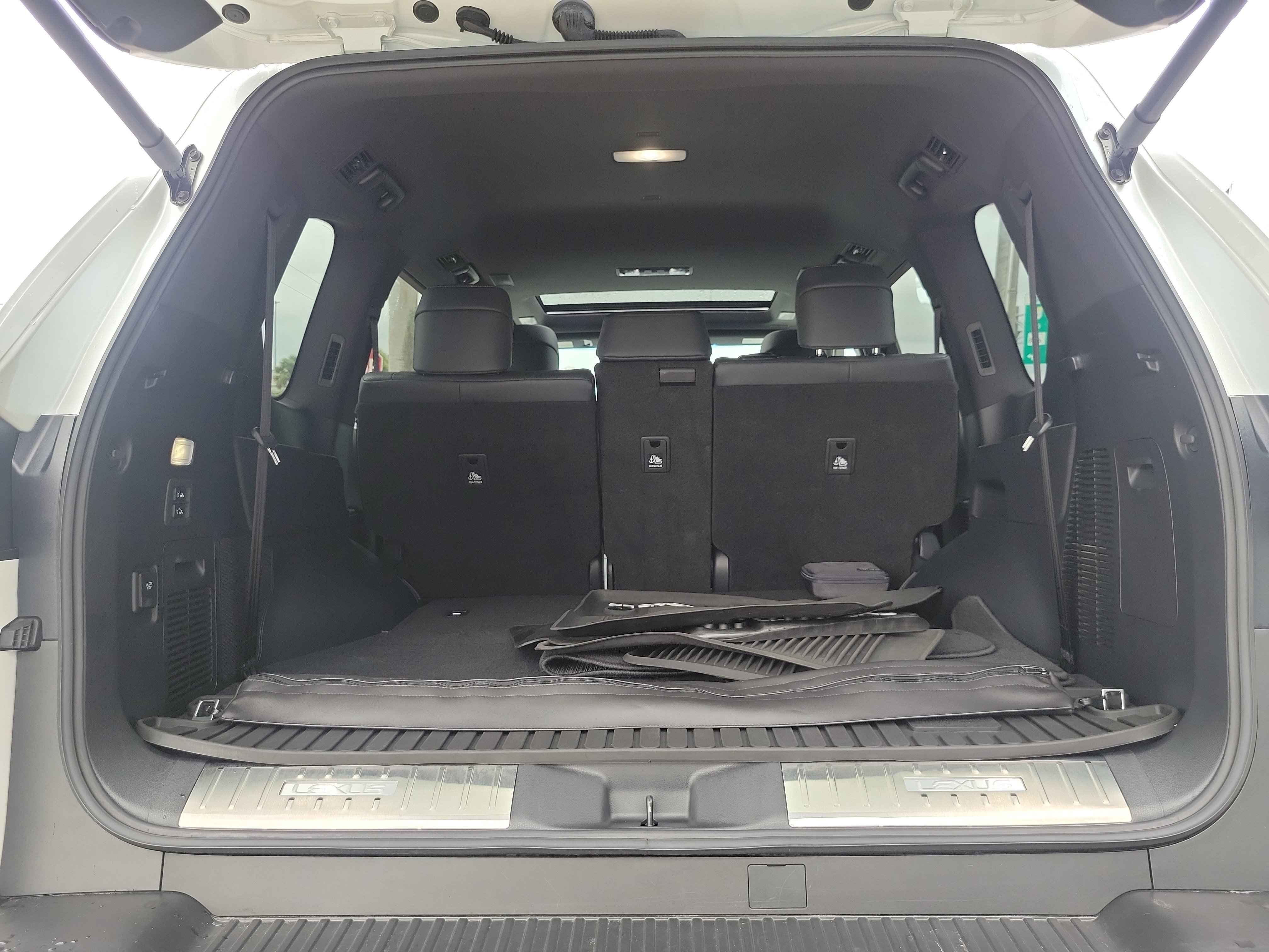 Used 2024 Lexus LX 600 LX 600 Premium 4WD image 18