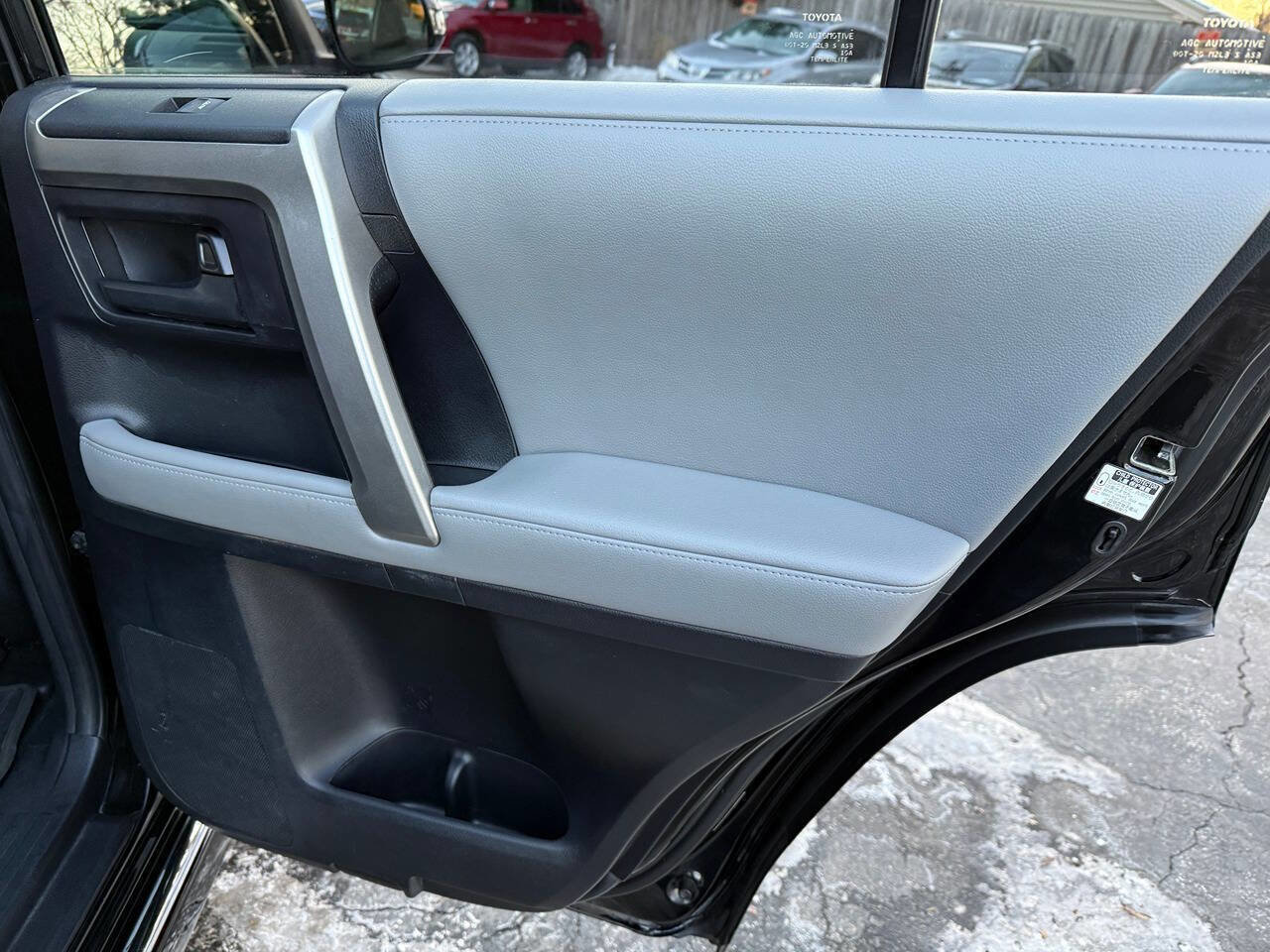 Used 2011 Toyota 4Runner SR5 w/ Convenience Pkg image 28